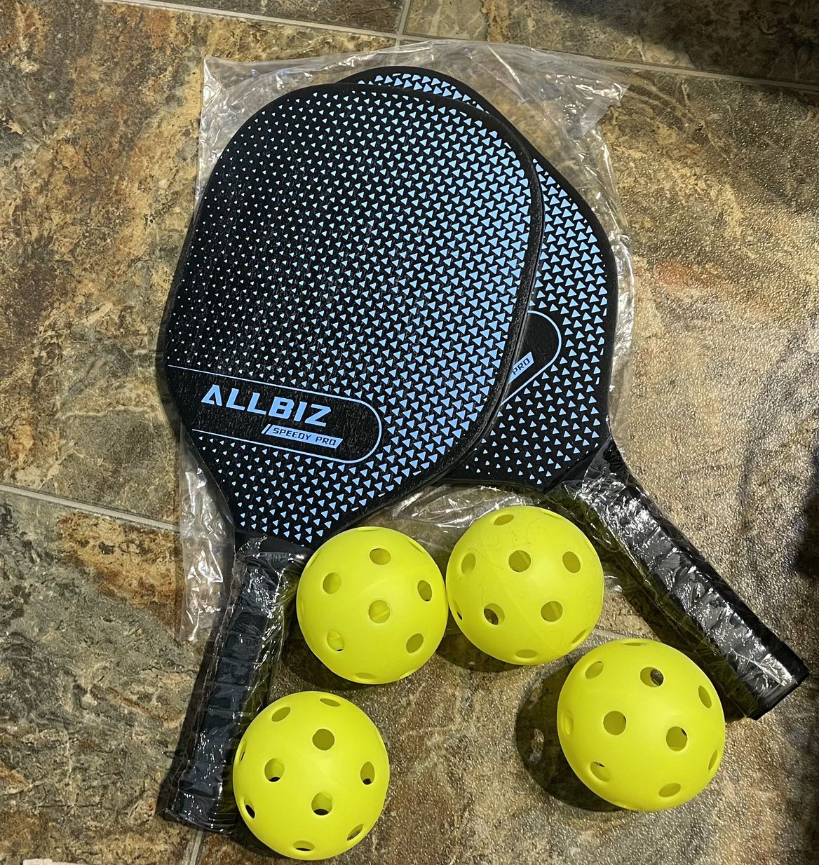 Pickleball paddles with 4 balls NEW thumbnail