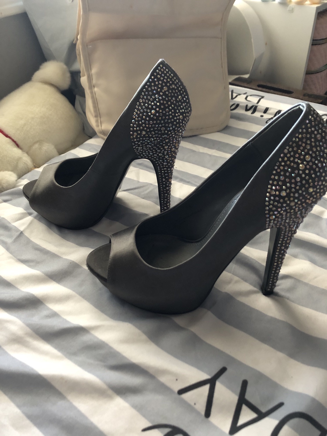 Size 7 woman shoe Steve Madden image indicator(4)