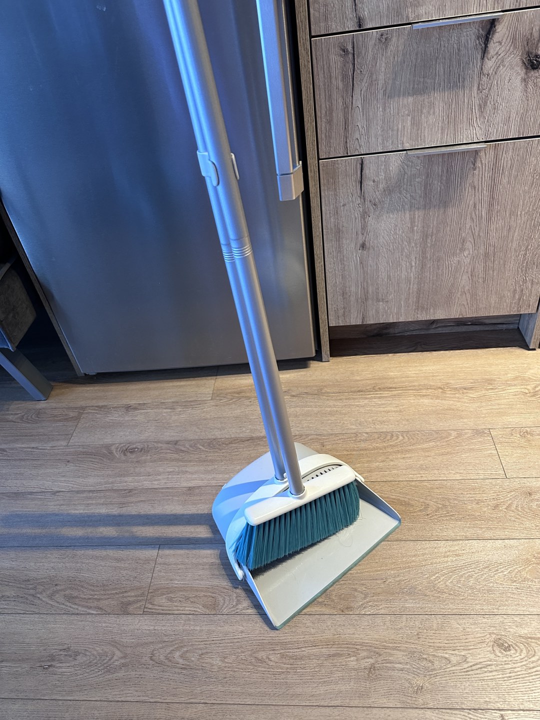 Bucket, brush and scoop - photo 2