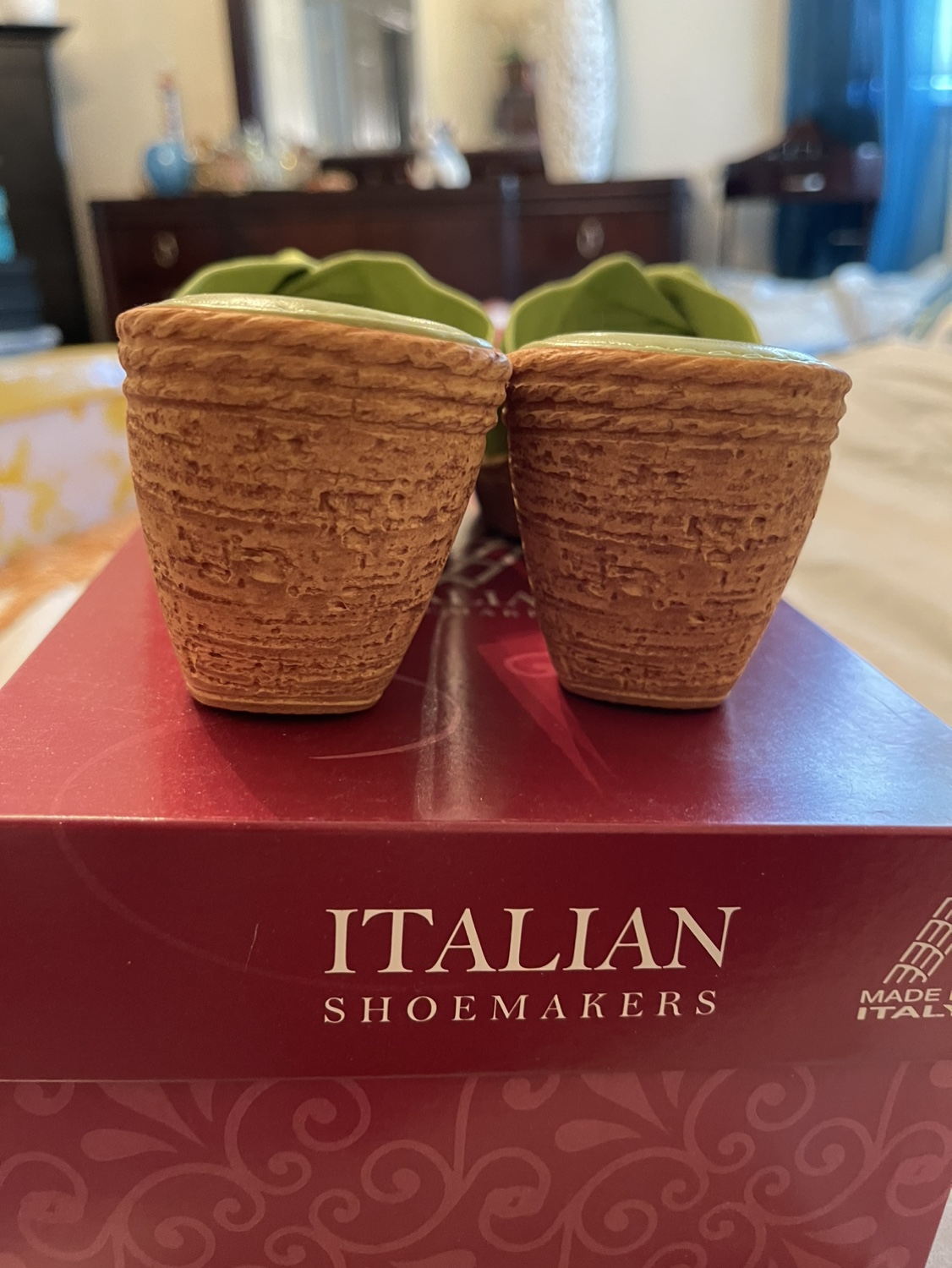 Brand New Lime colored wedge sandal size 8 Italian made - photo 2