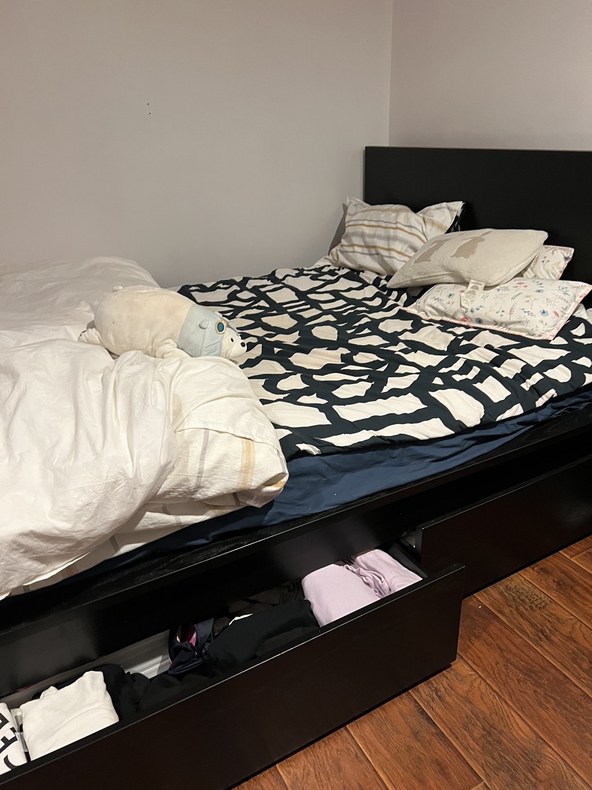 Ikea Queen bed & mattress - photo 3