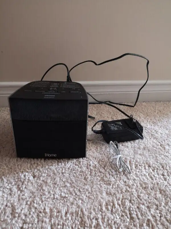 IHome iBN20 clock radio almost new image indicator(2)