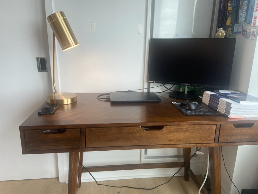 Desk - photo 3