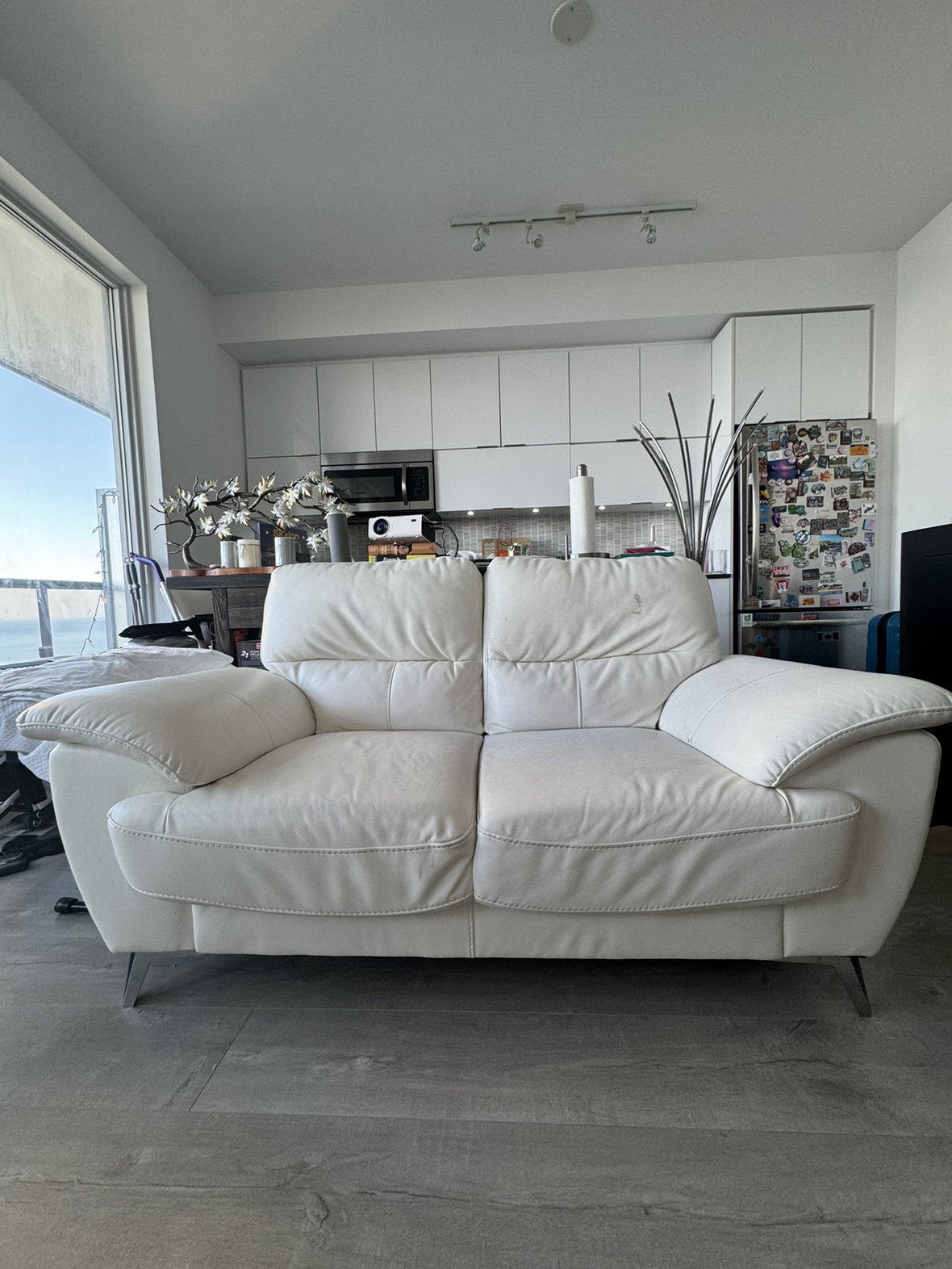 Olivia White Leather-look Loveseat