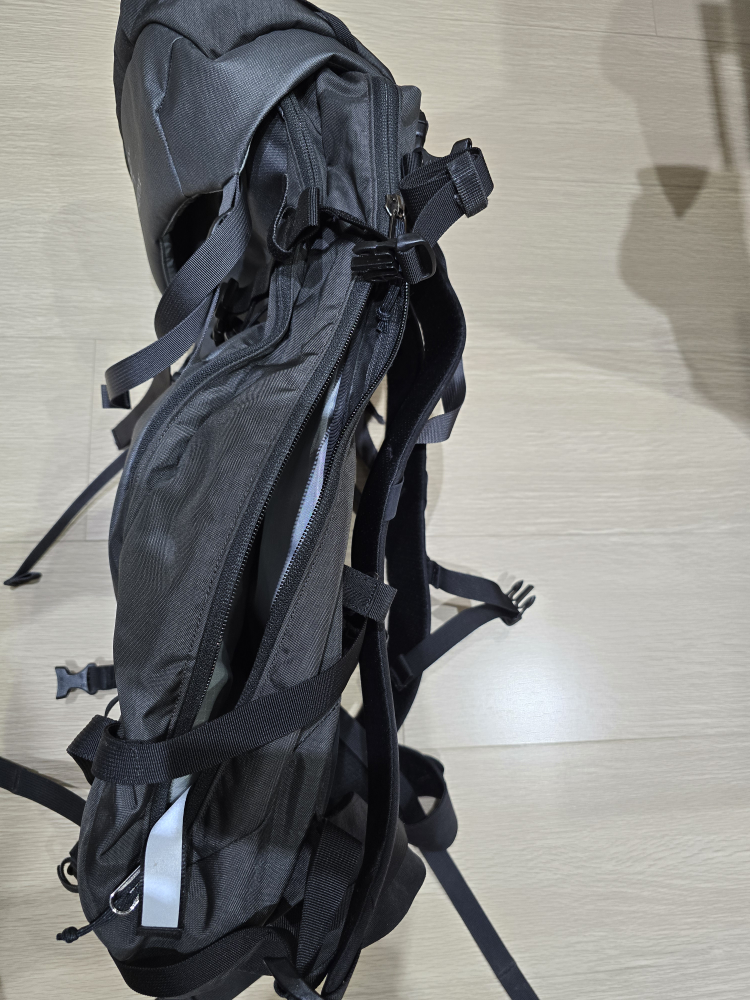 Arc'teryx Khamski 31 backpack - photo 3