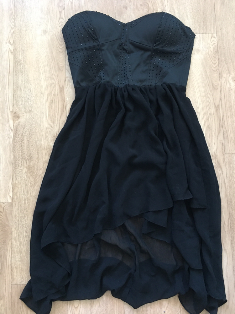 Flowy black dress image indicator(2)
