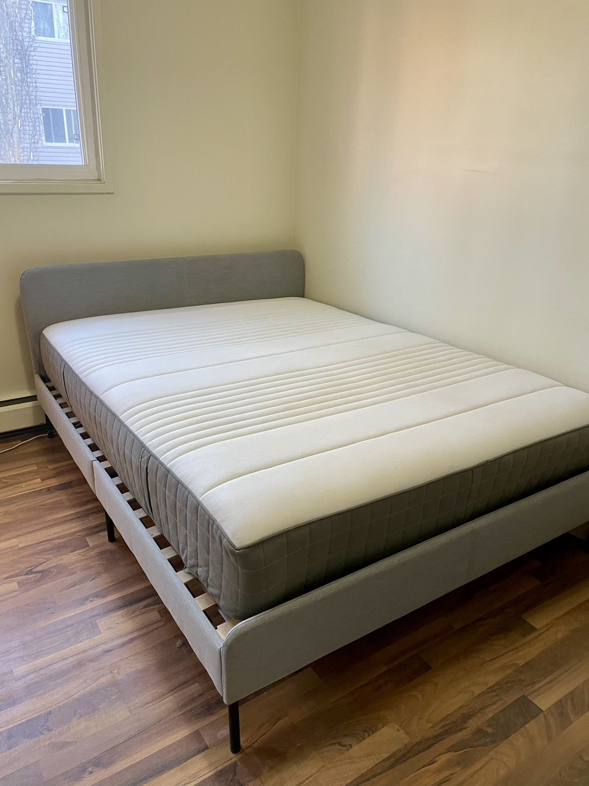 IKEA Queen mattress [OBO] - photo 2