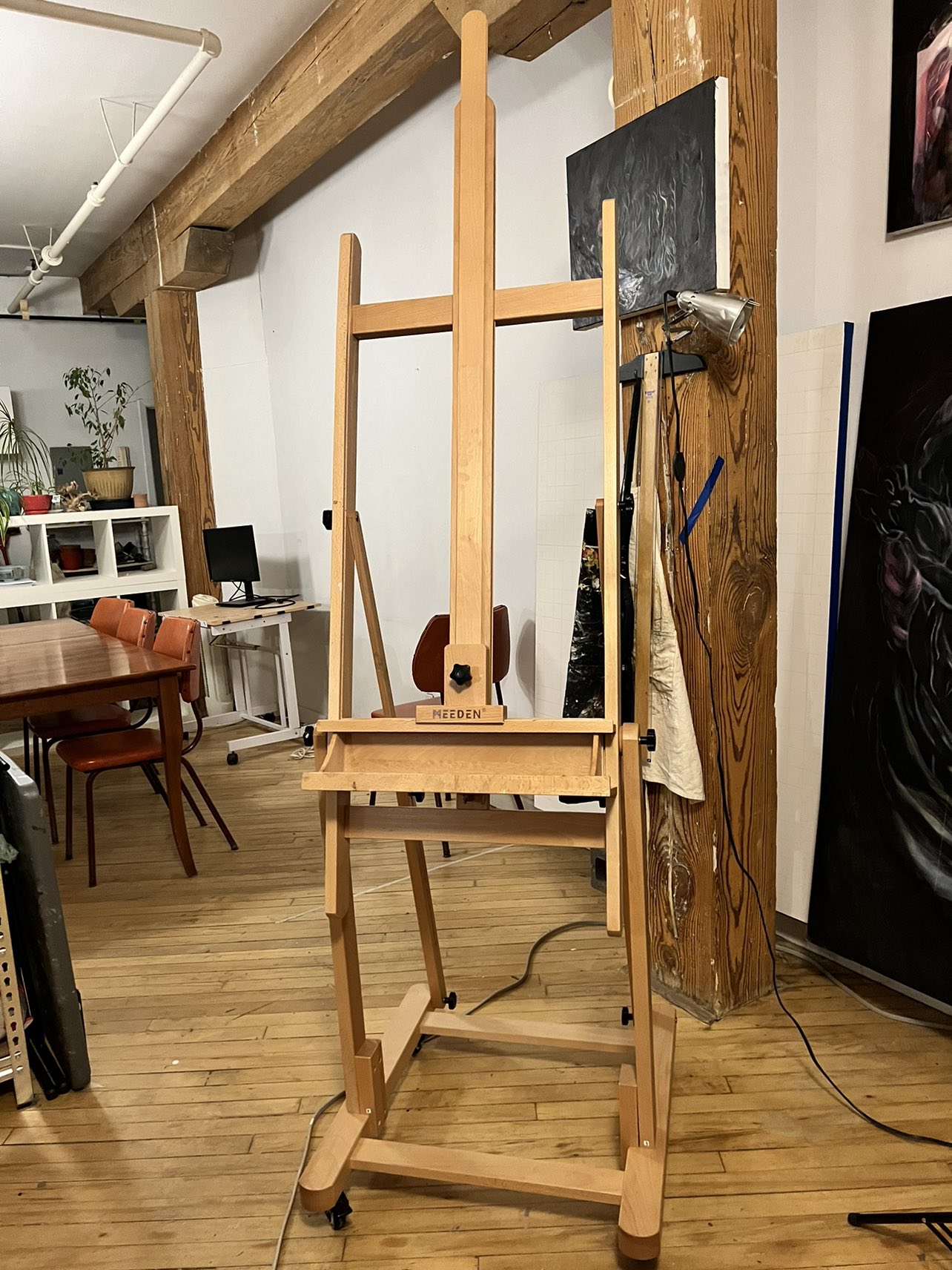 Easel
