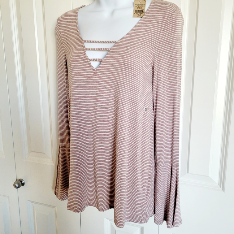 BNWT - American Eagle Long Sleeve (size xs) image indicator(2)