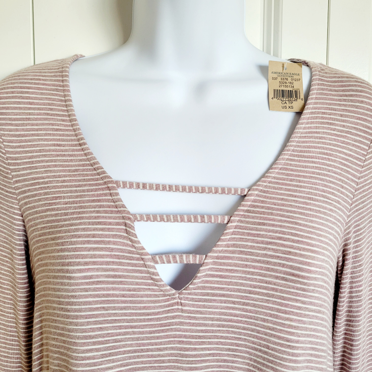 BNWT - American Eagle Long Sleeve (size xs) image indicator(3)