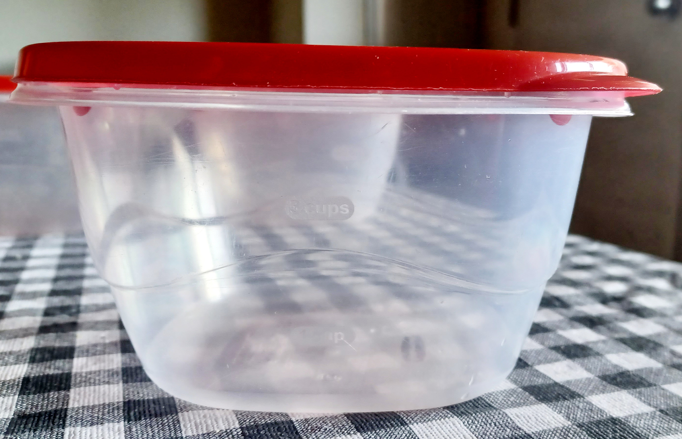 1.2 Litre Rubbermaid Plastic Containers - 4 nos. thumbnail