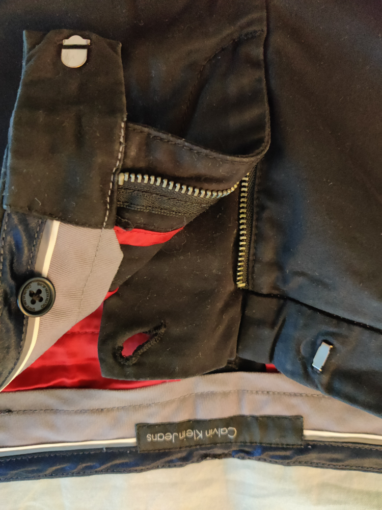 Black trousers image indicator(2)