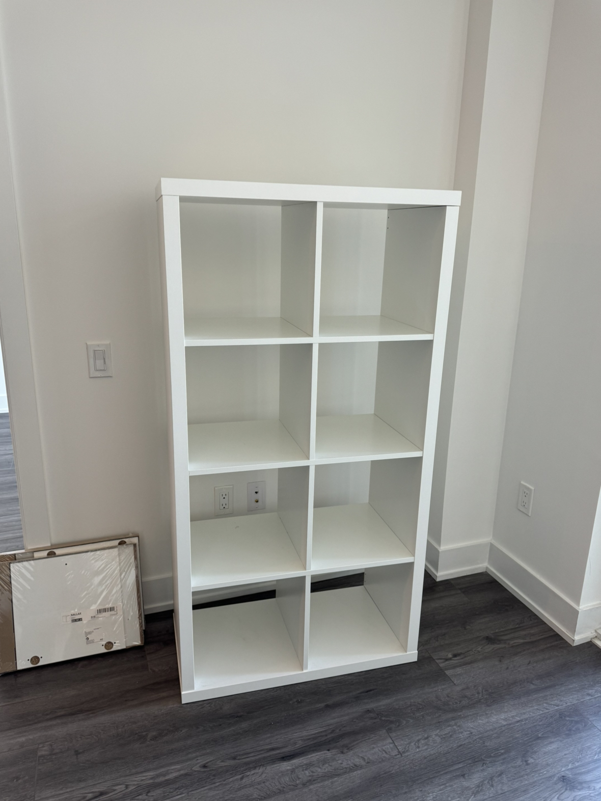 Ikea Bookshelf (with 2 doors to install) - photo 2