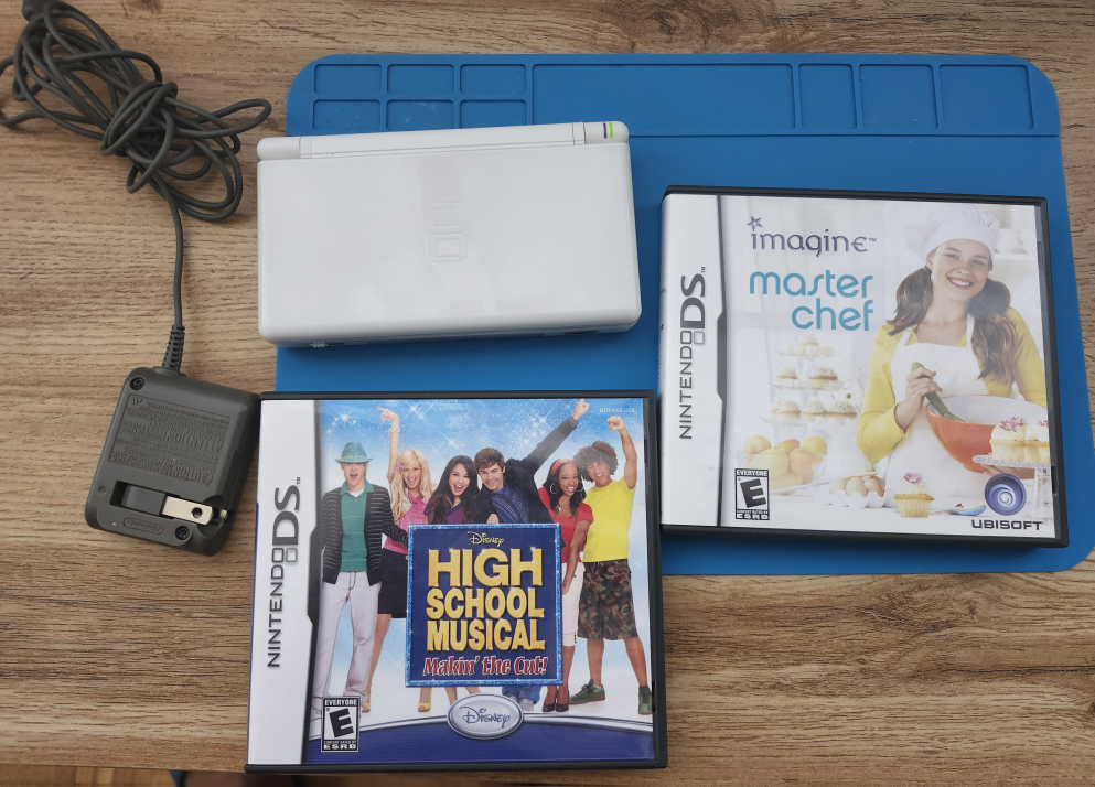 Nintendo DS LITE thumbnail