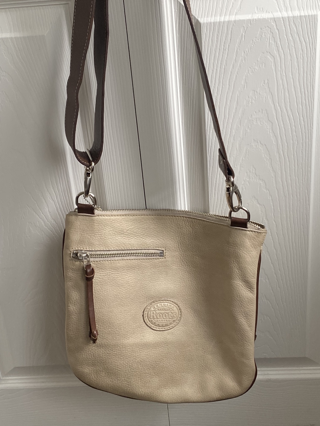 Roots cross body. image indicator(7)