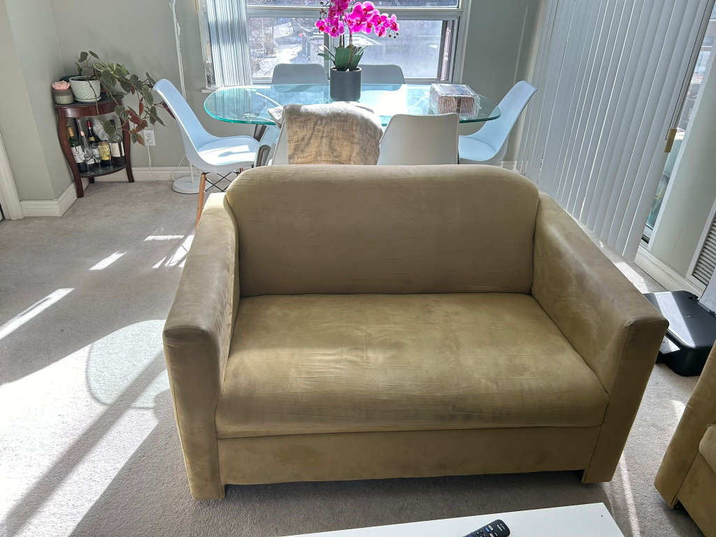 Couch - photo 3