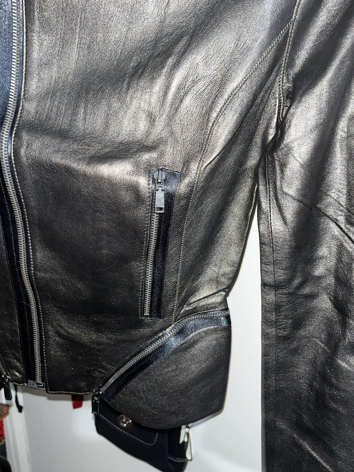 BNWT ELIE TAHARI woman’s leather jacket image indicator(4)