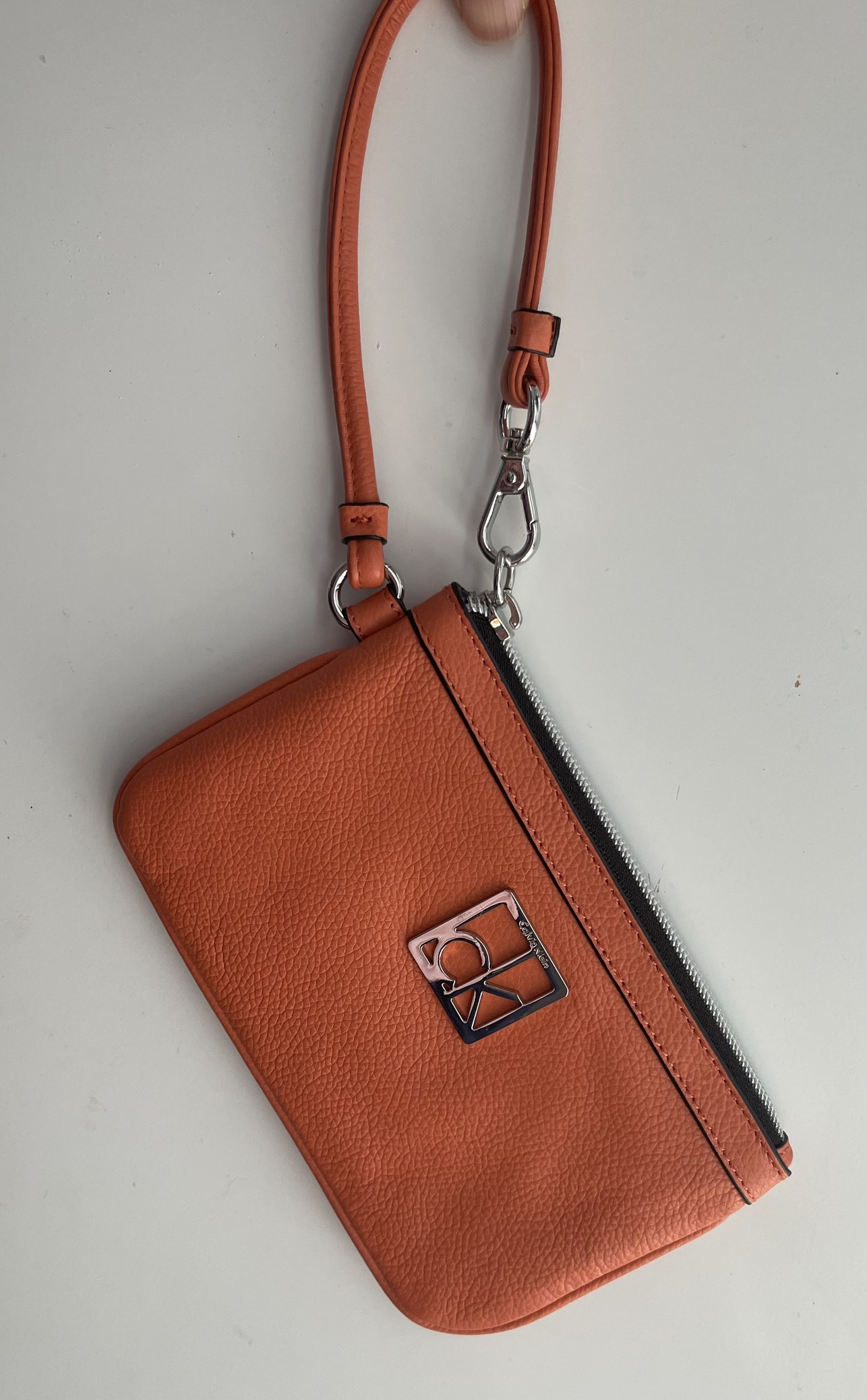 Calvin Klein wristlet - photo 3