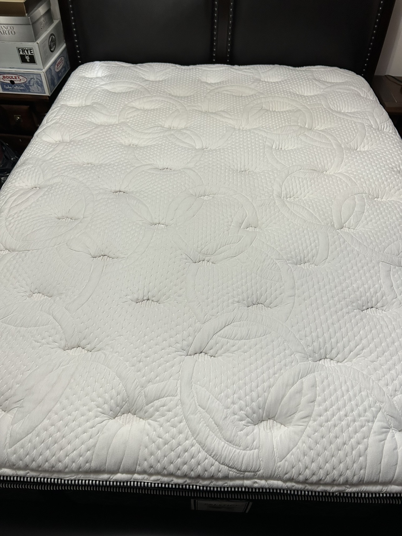 Queen mattress thumbnail