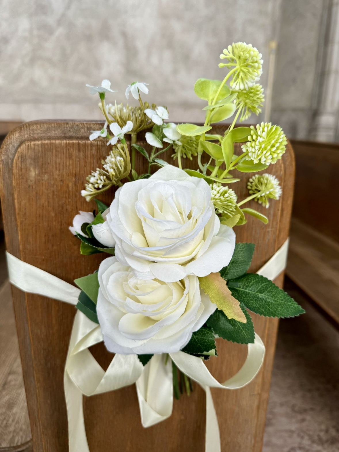 Pew flowers for wedding decor