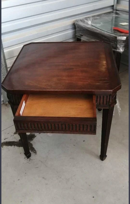 NEED GONE BY MAY 23RD -Eaton's Vintage Mahogany Side Tables x 2 - photo 2