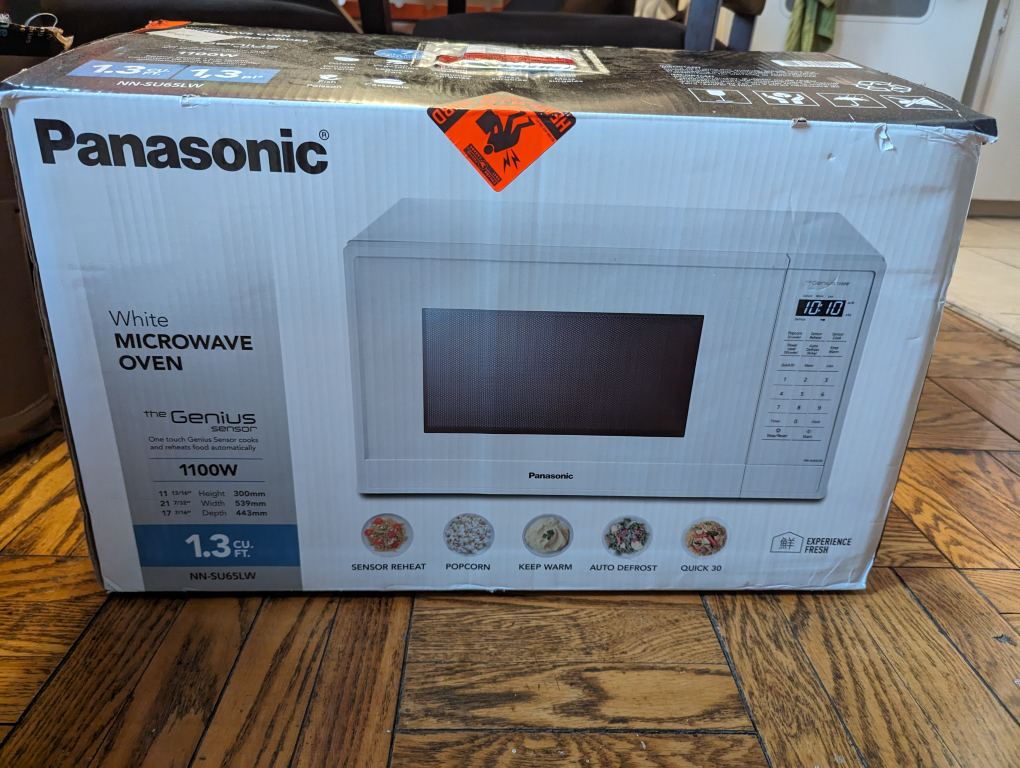 Panasonic Microwave 1.3cu  Brand New -White