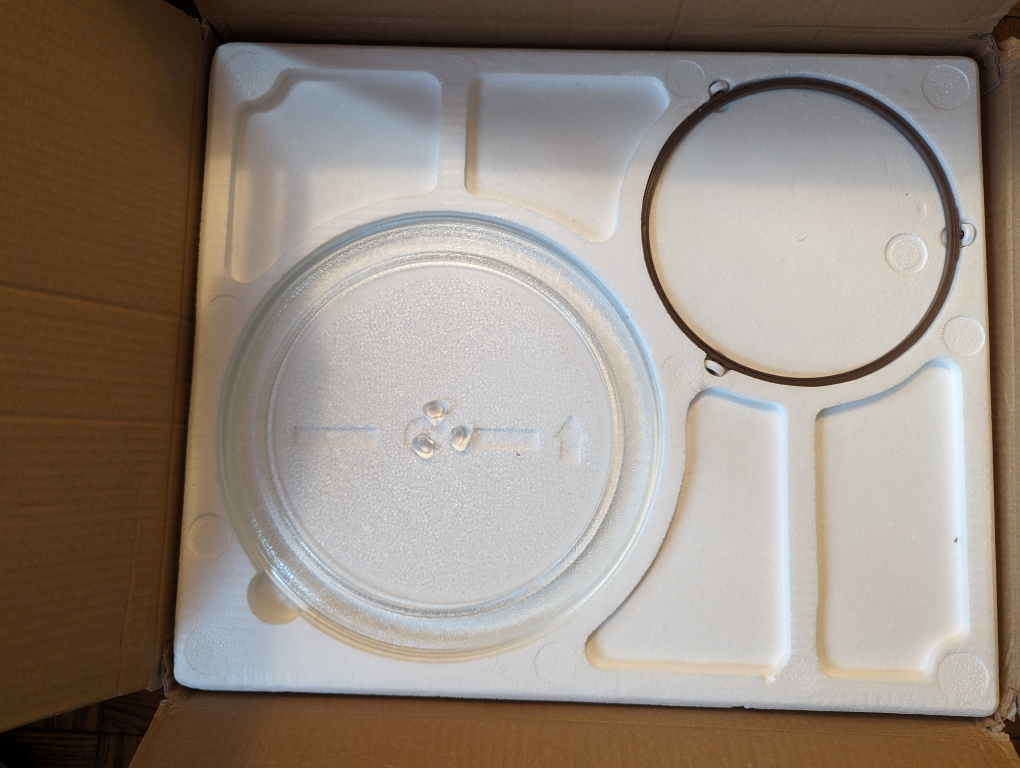 Panasonic Microwave 1.3cu  Brand New -White - photo 2