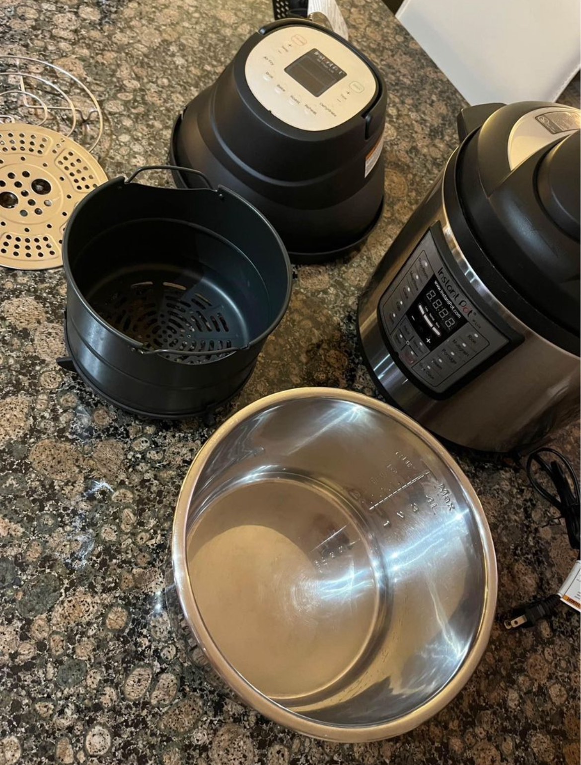 Instant Pot and Air Fryer Lid FOR SALE - photo 2
