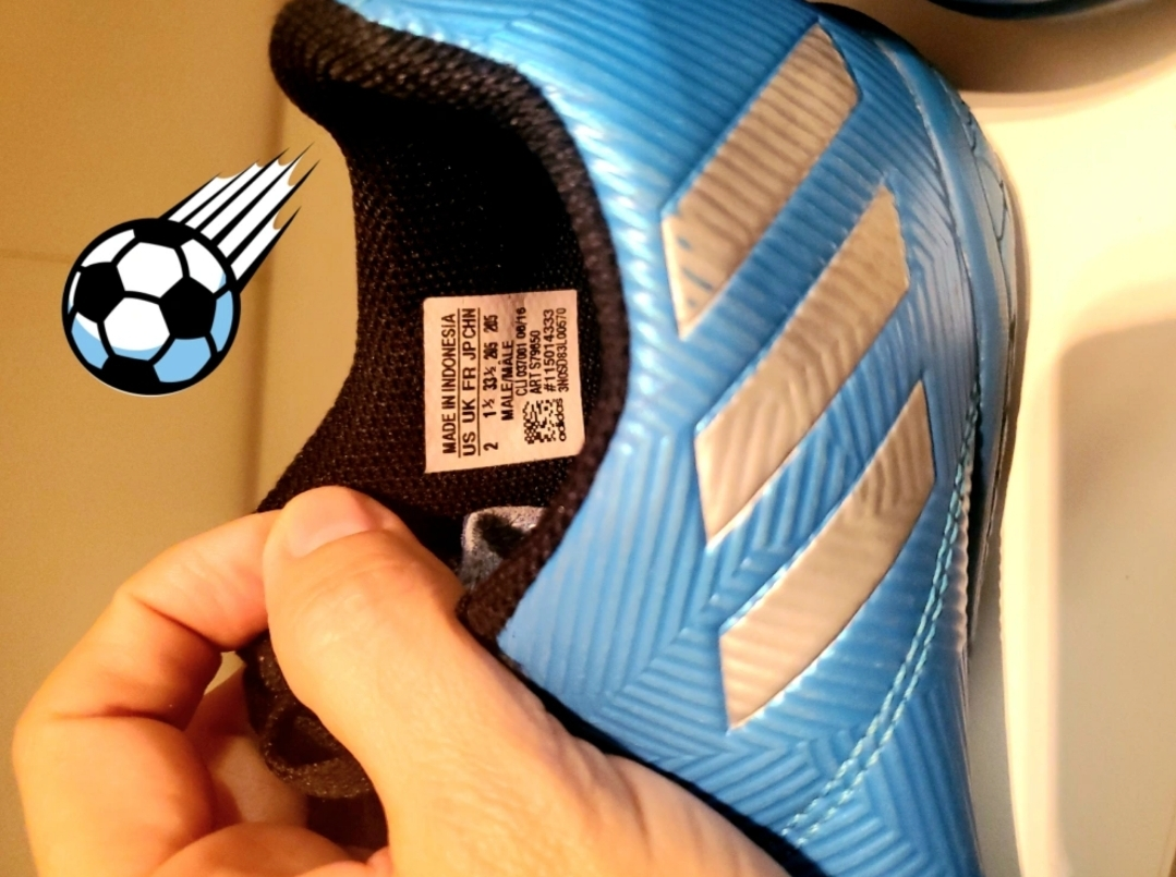 Adidas Soccer indoor shoes kids size 2. image indicator(2)