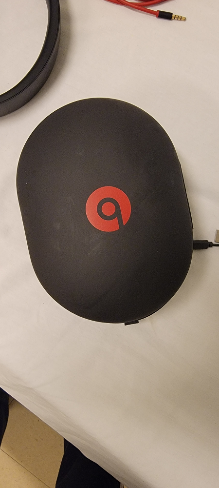 Beats studio by Dre 3 image indicator(5)