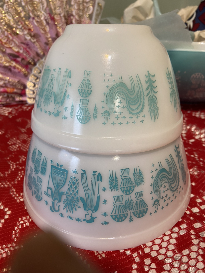 Pyrex mixing bowls thumbnail