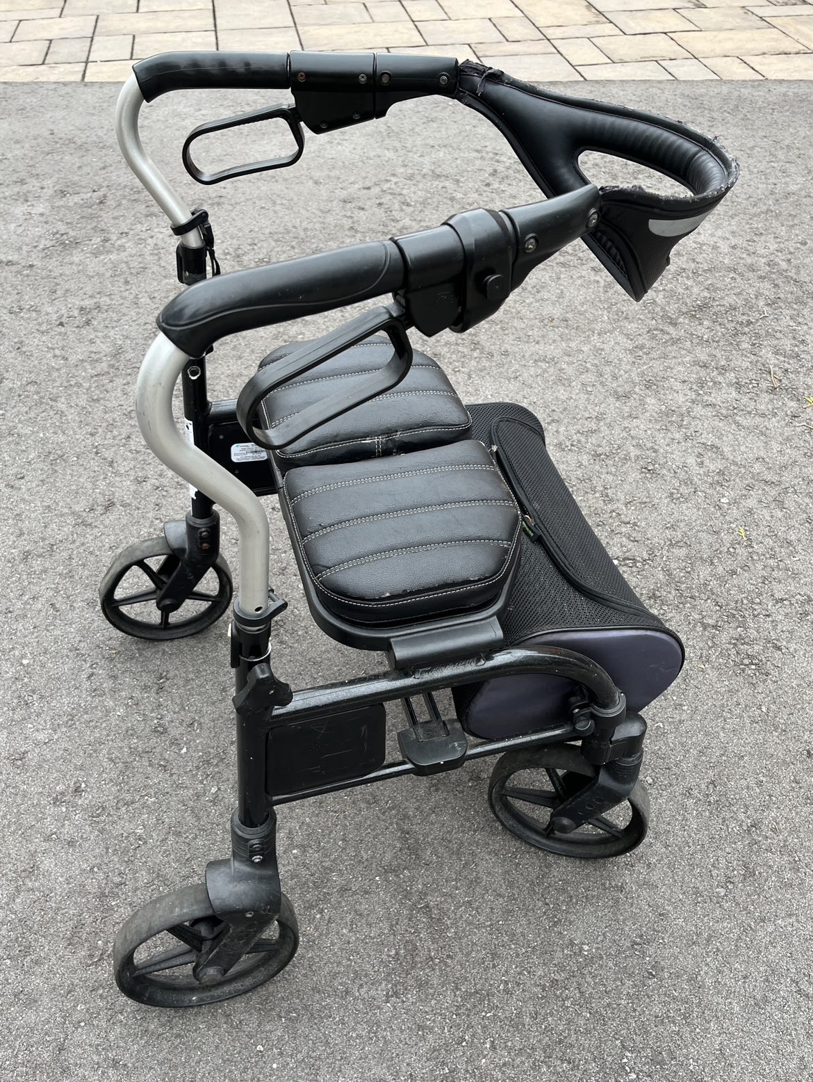 Evolution Trillium rollator/walker thumbnail