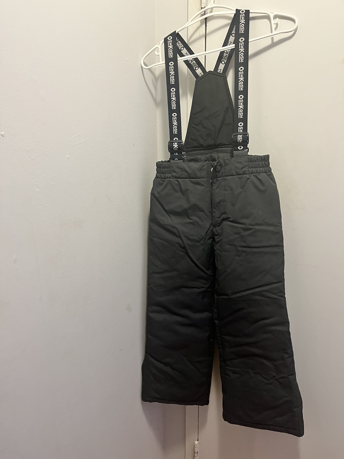 Winter jacket and snow pants image indicator(5)