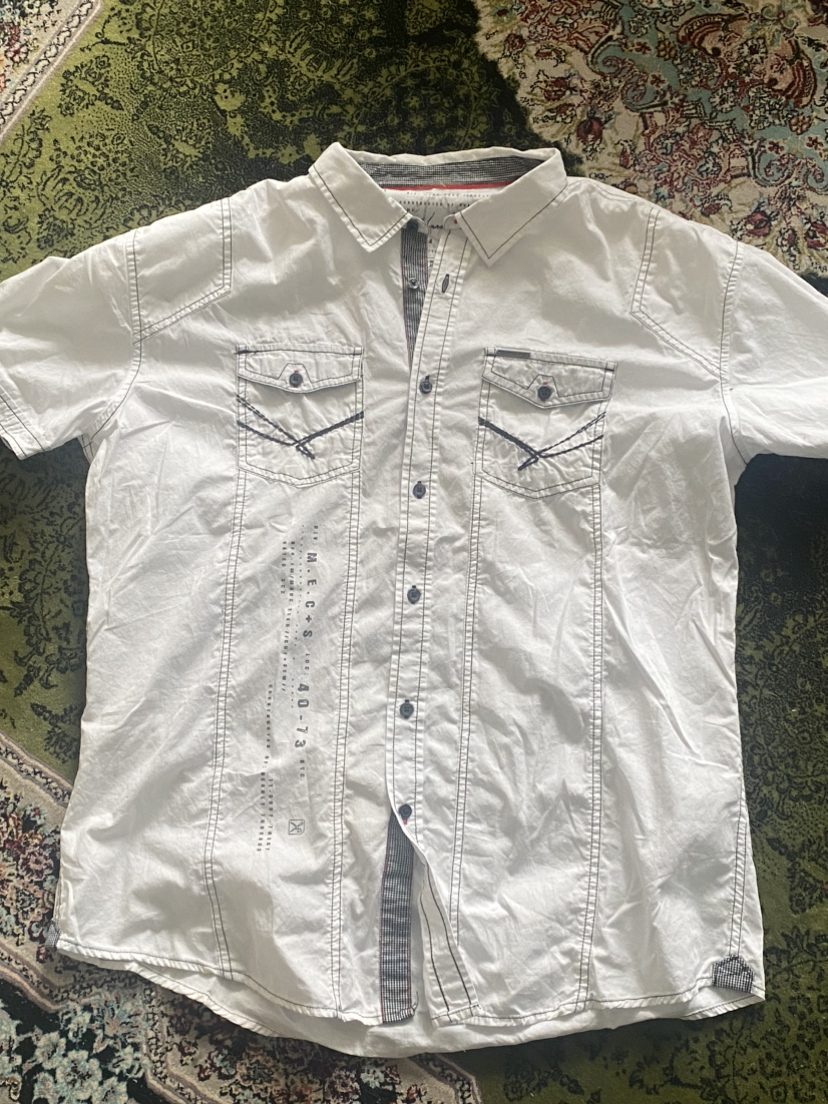 Ecko unlimited Y2K buttonup tshirt