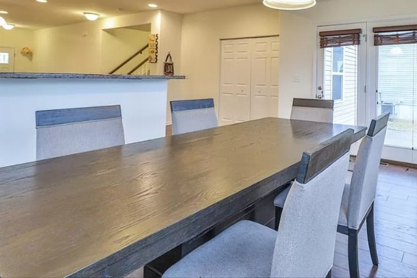 dining table with 6 Chairs