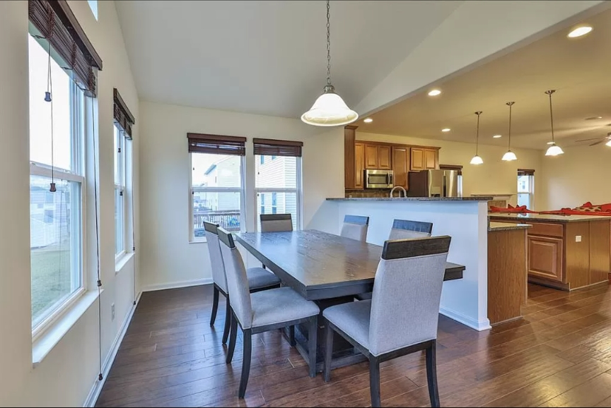 dining table with 6 Chairs - photo 3