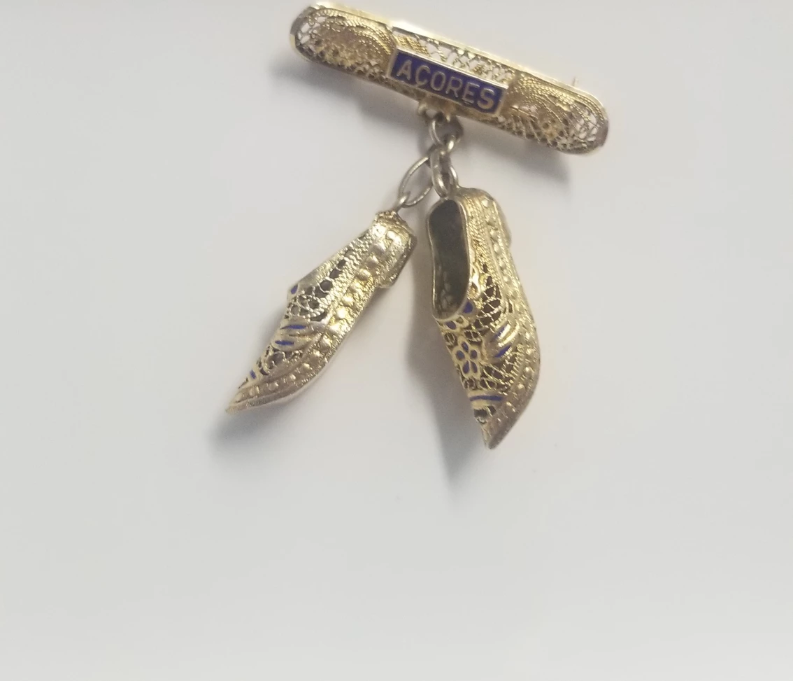 Vintage Fine Filigree Golden Dress Shoes Lapel Pin / Brooch image indicator(3)