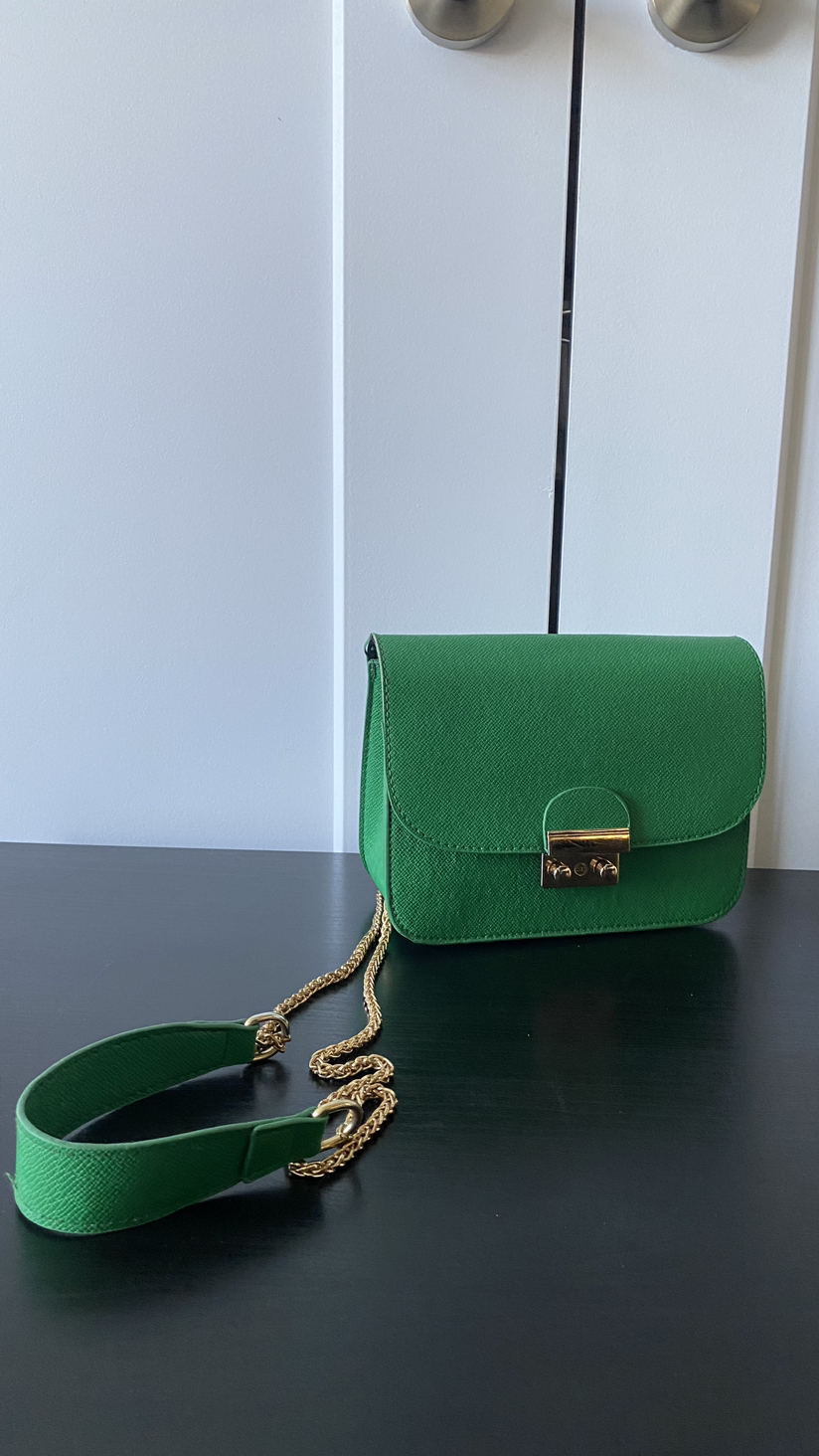 Green chain bag