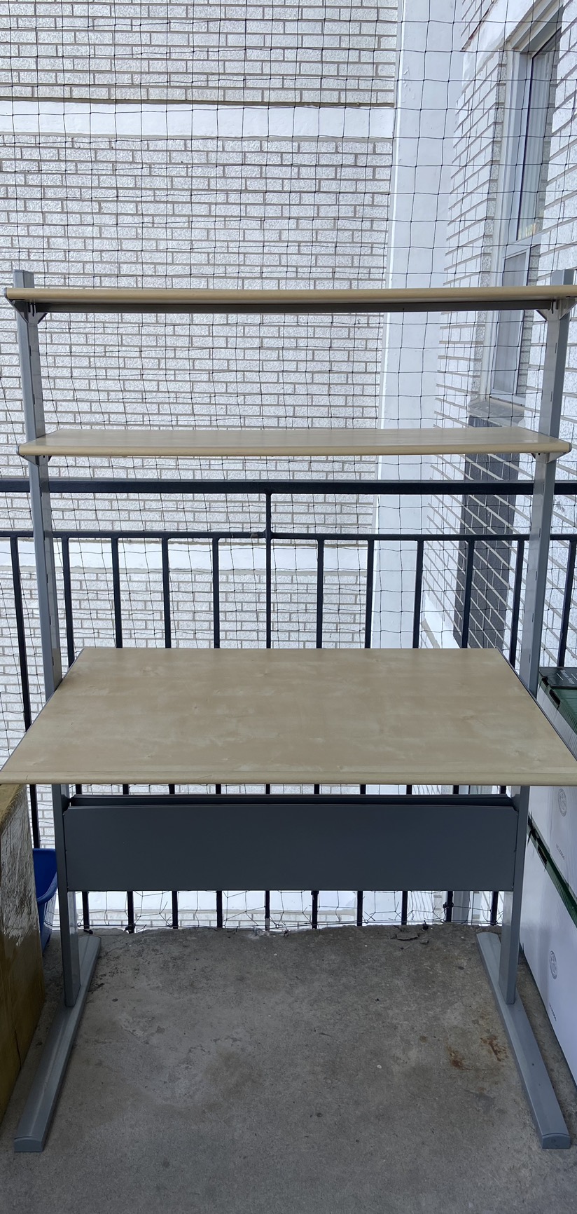 Needs to go today - Study Table