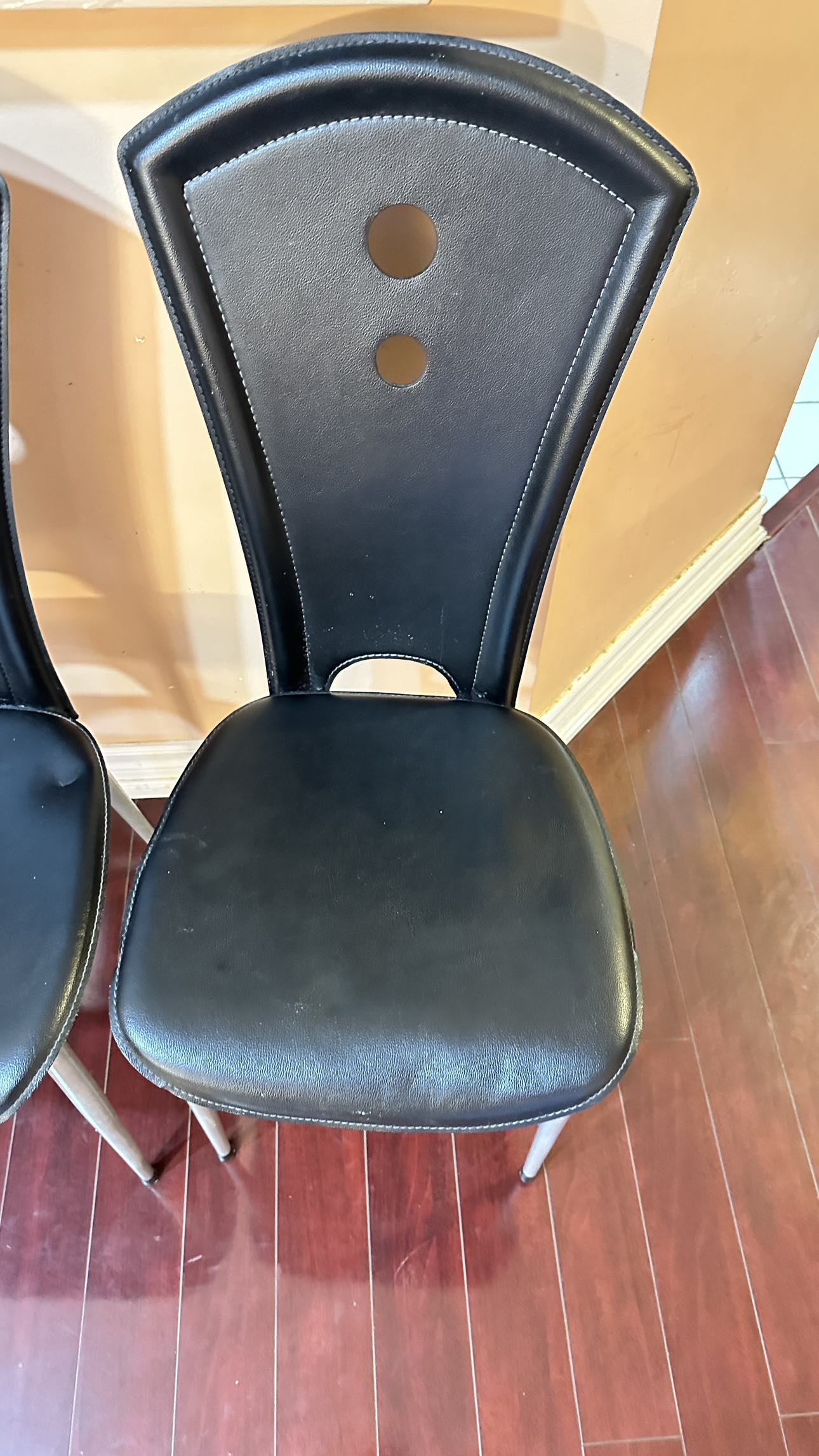 2 Dining chairs only 13$ - photo 3