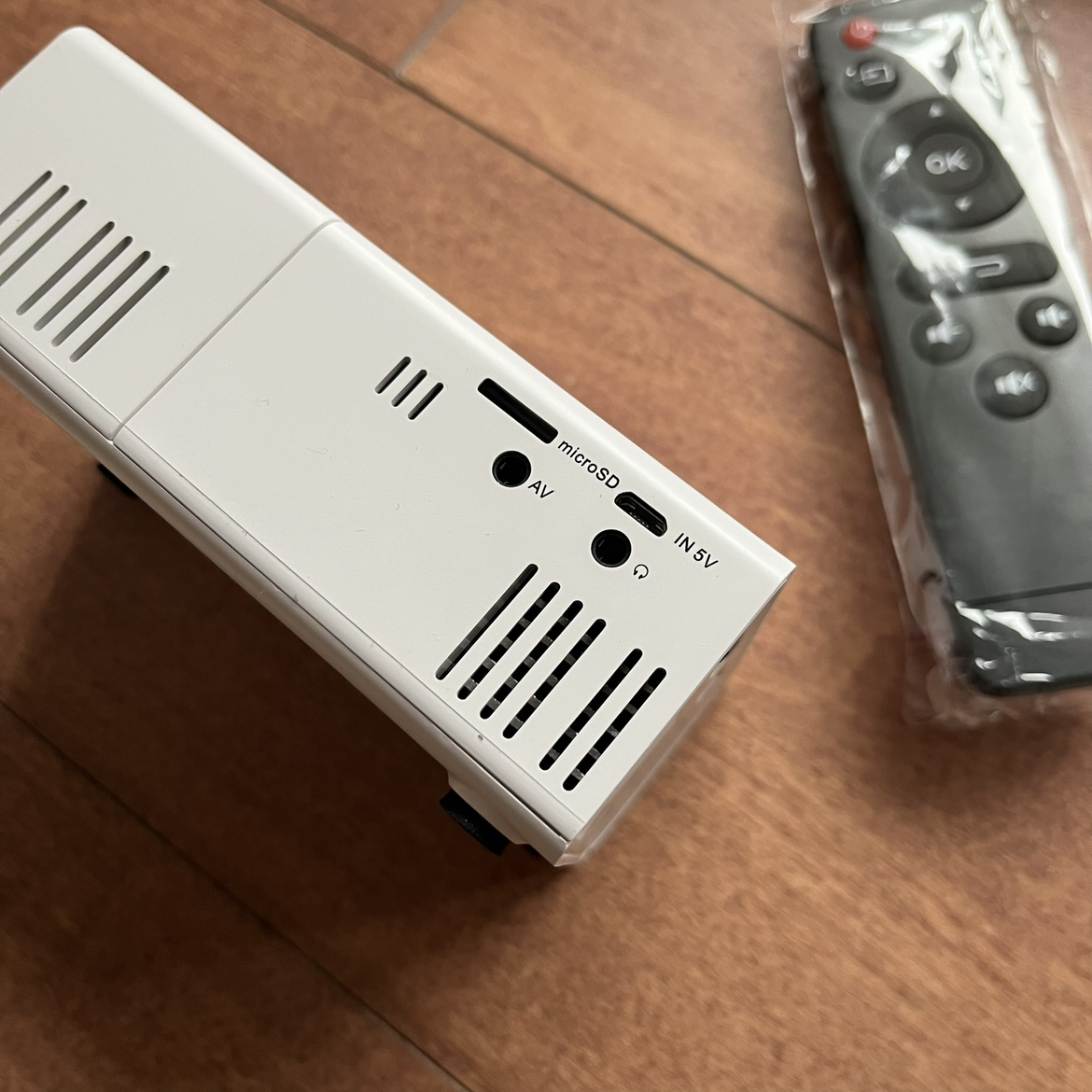 Mini Projector (Brand New In Box) - photo 3