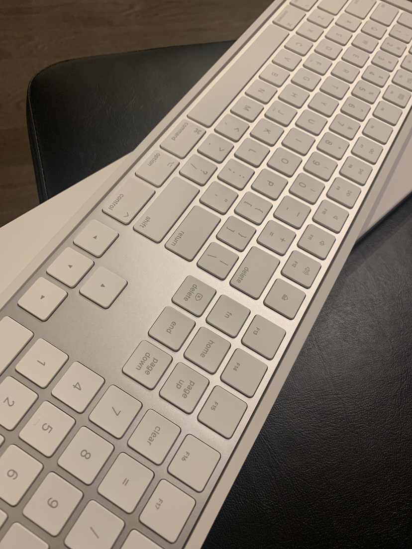 New Apple Magic Keyboard w numeric keypad thumbnail