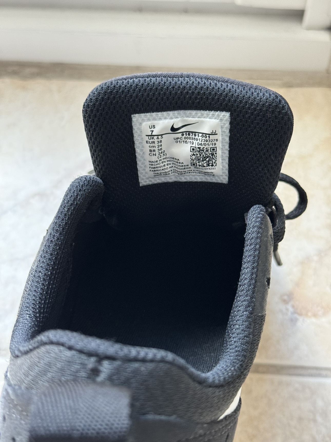 Nike Air Max Tavas (Women’s size 7) - photo 3