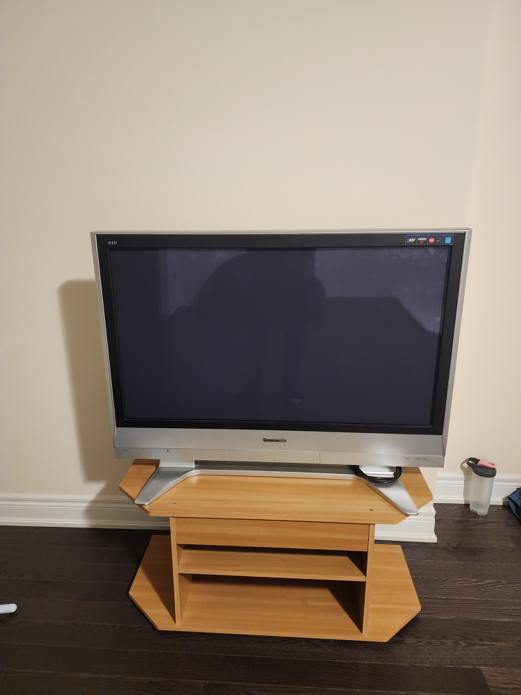 Panasonic TV 42" + Table