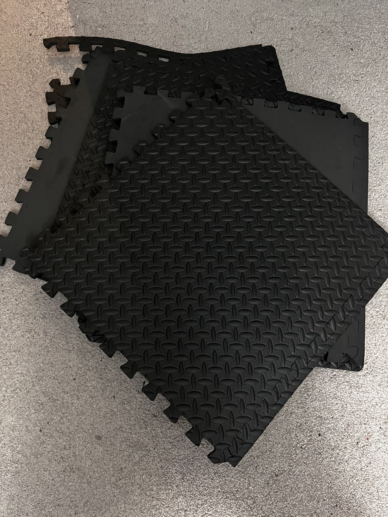 Interlocking floor fitness mats