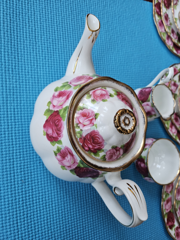 Old english rose of Royal Albert teapot thumbnail