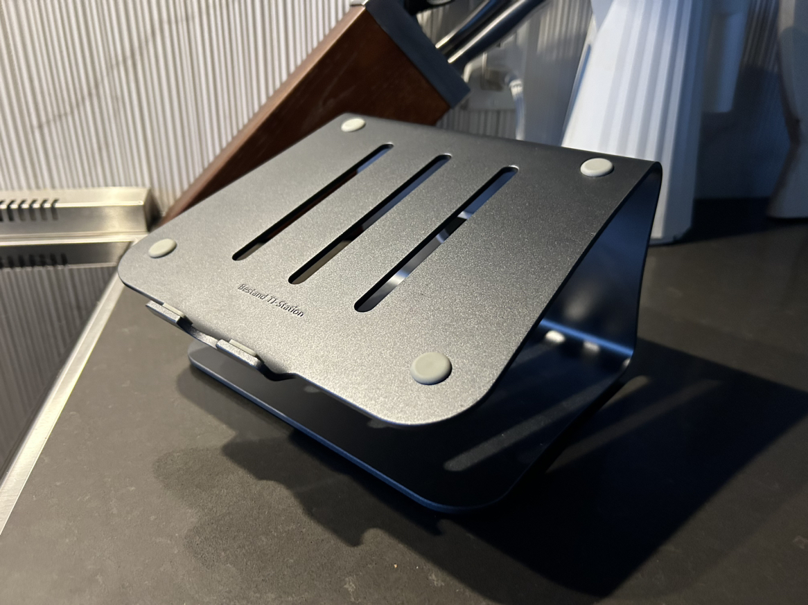 Laptop stand 🥕 thumbnail