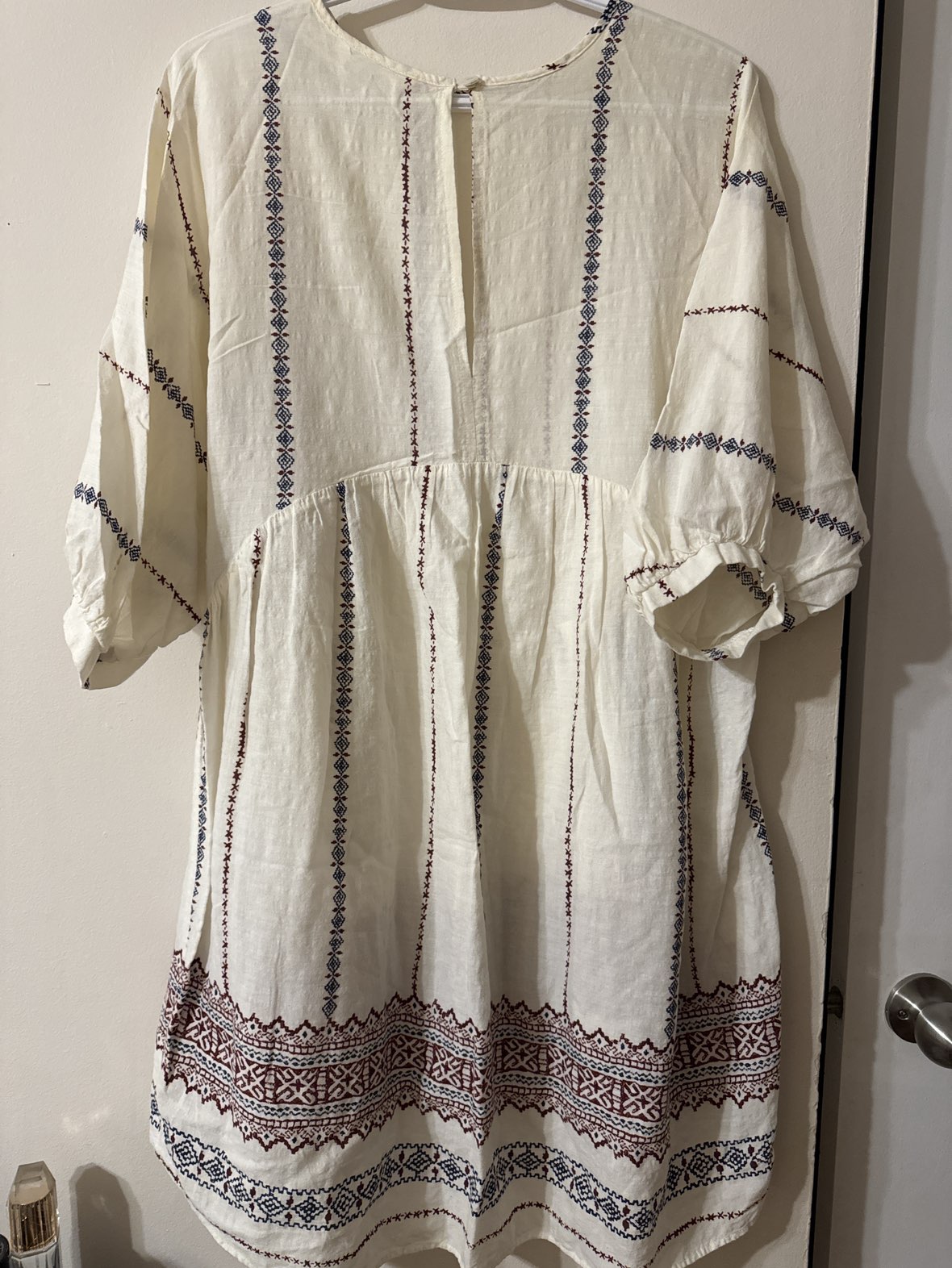 White oversized dress image indicator(2)