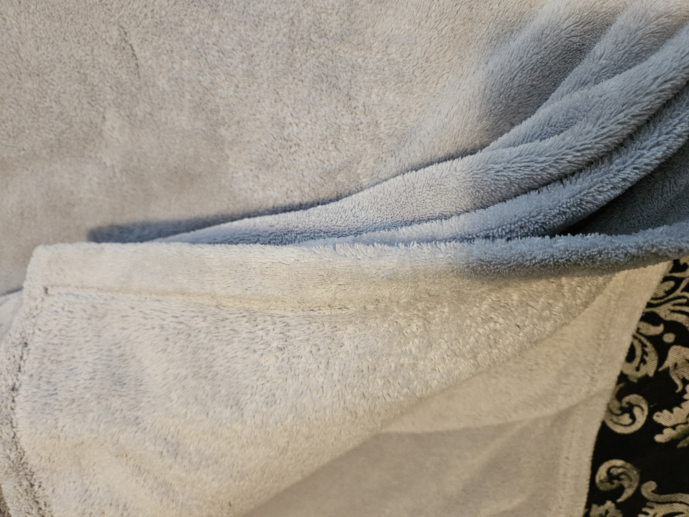 FREE Fleece Blanket Queen Size - photo 3