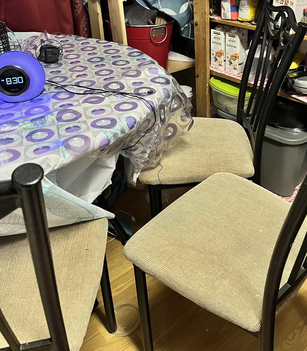 Dinning Table and 3 chairs - photo 3